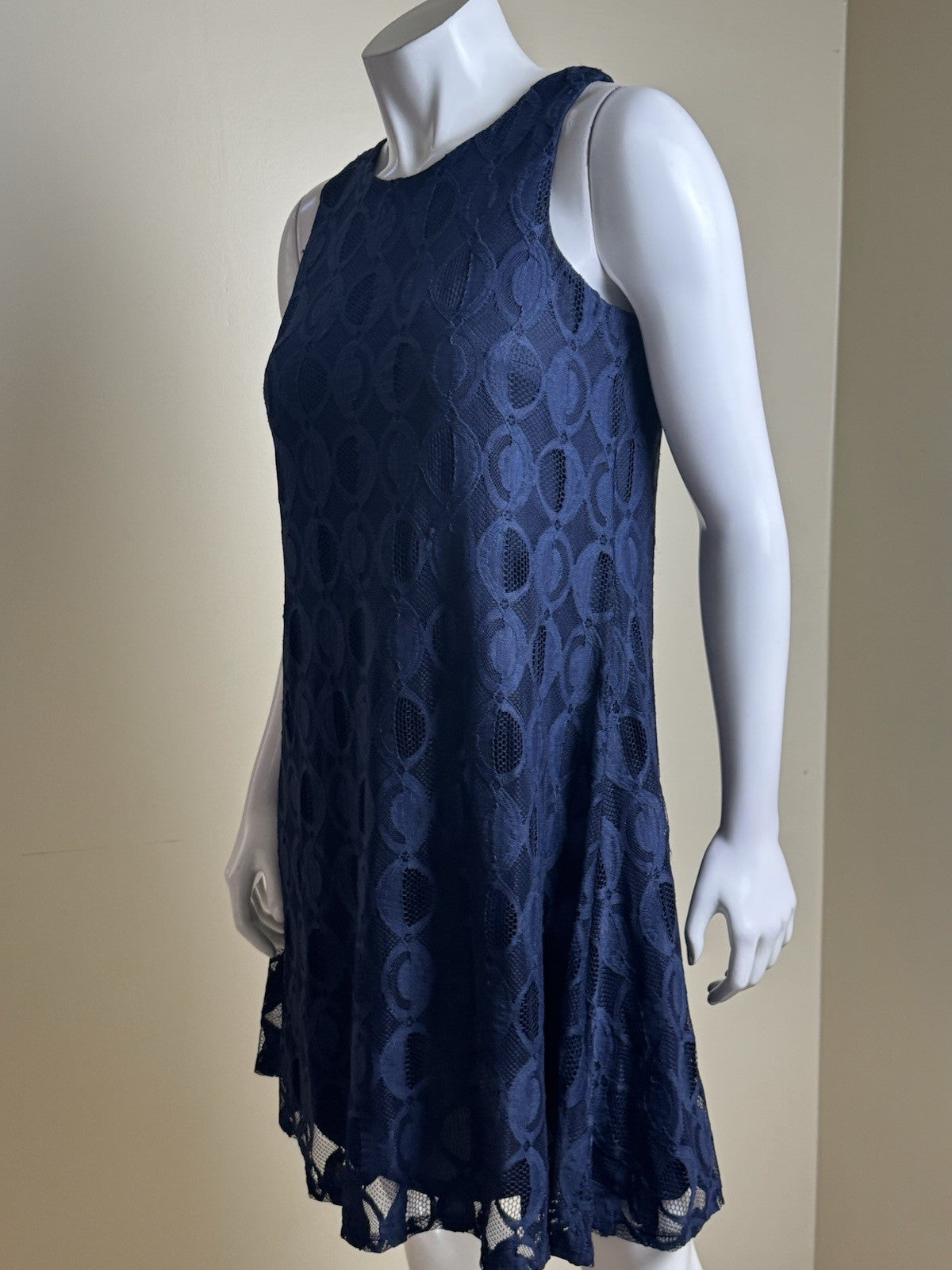 $99 Nine West Navy Laces Dress Sz 4  (B.179)