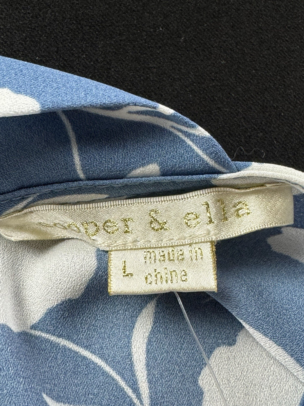 Cooper & Ella Women’s Floral Blouse Sz L.  (B.187)