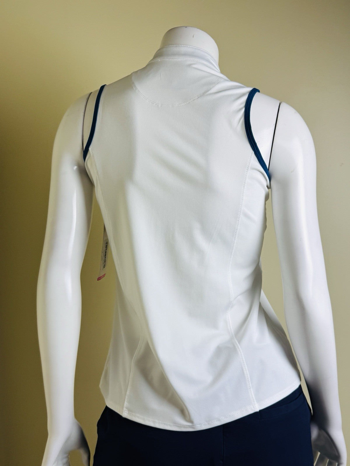 Lucky In Love Women’s Top Sleeveless Tennis Golf Shirt Sz XL.     (B.80)