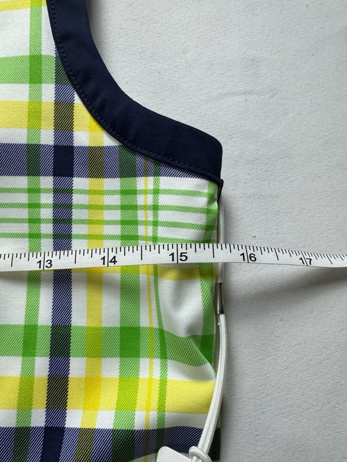 KINONA Women’s Sleeveless Golf Plaid Shirt Sz XS.   (B.130)