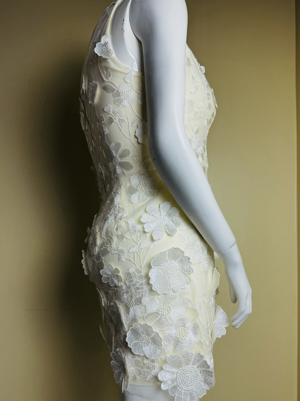 Dress The Population Off White Lace Floral Dress Size XL One Shoulder. (B.87)