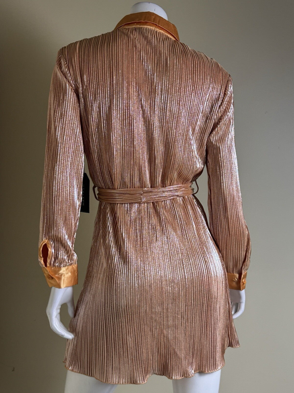 Max + Ash Women’s Gold Metallic Belted Dress Sz M.      (B.38)