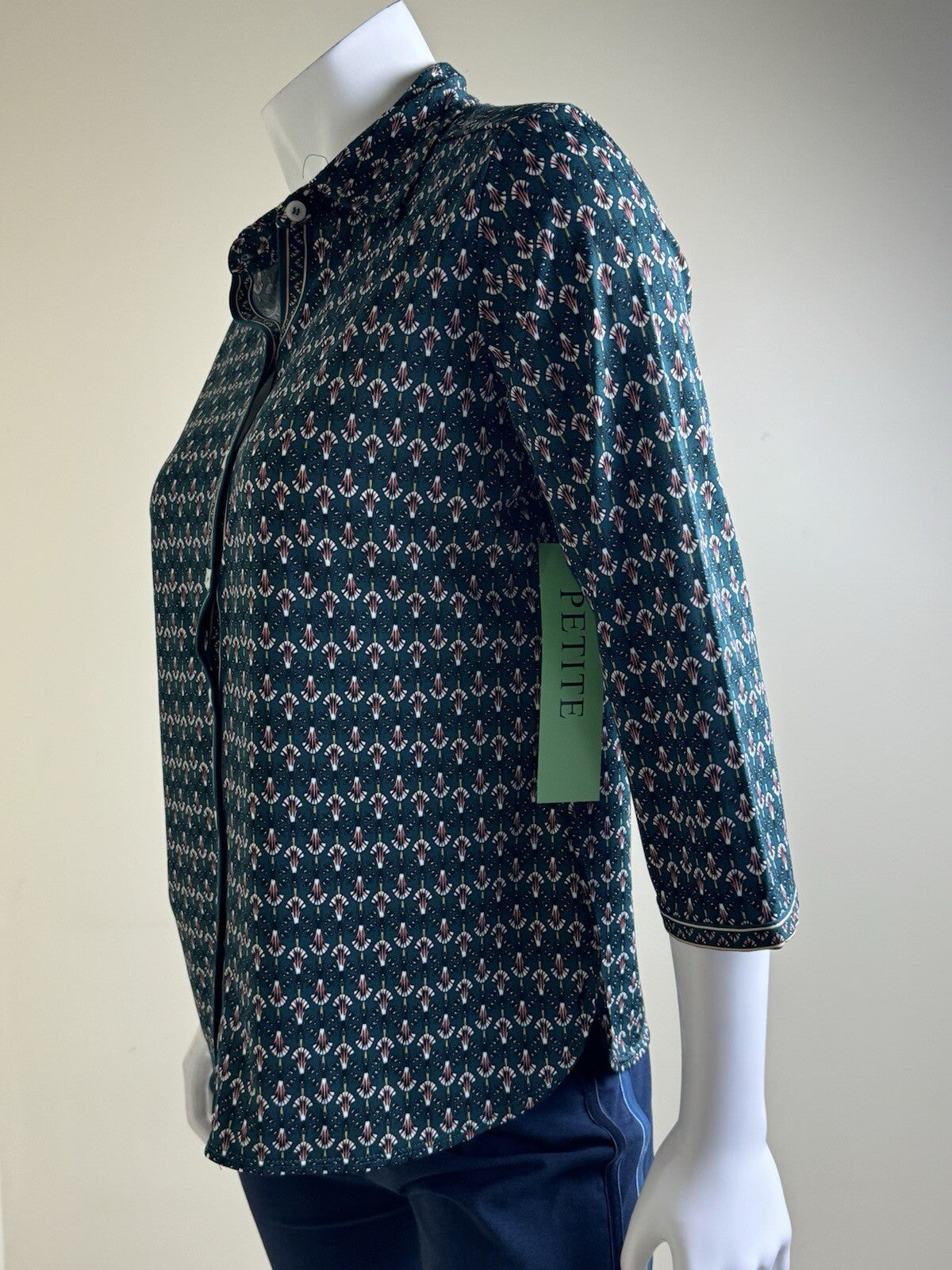 $88 Max Studio Women’s Long Sleeve Top Size MP.  (B.120)