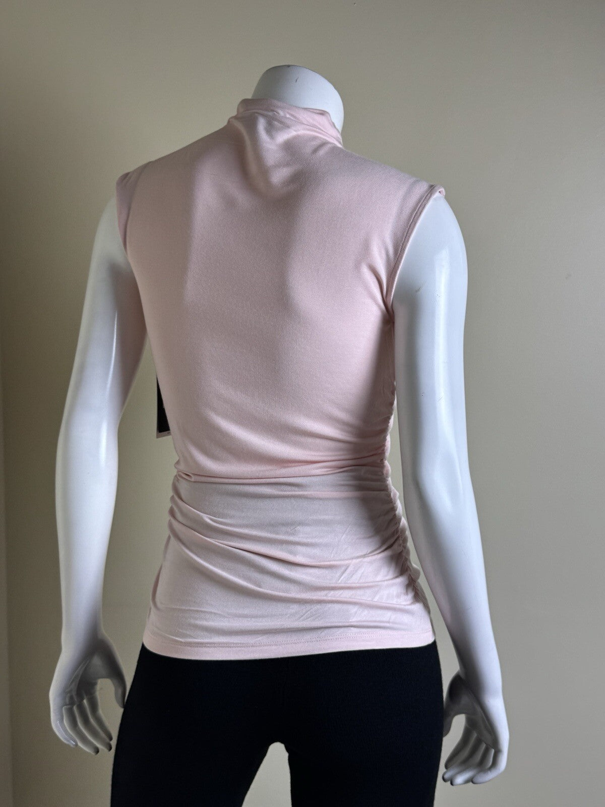 DKNY Women’s Sleeveless Top Sz S.  (B.130)