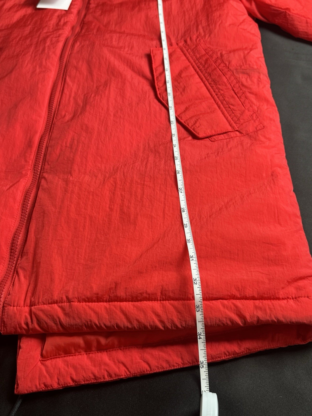 NIKE Women’s Red Long jacket Size L.   (B.091)