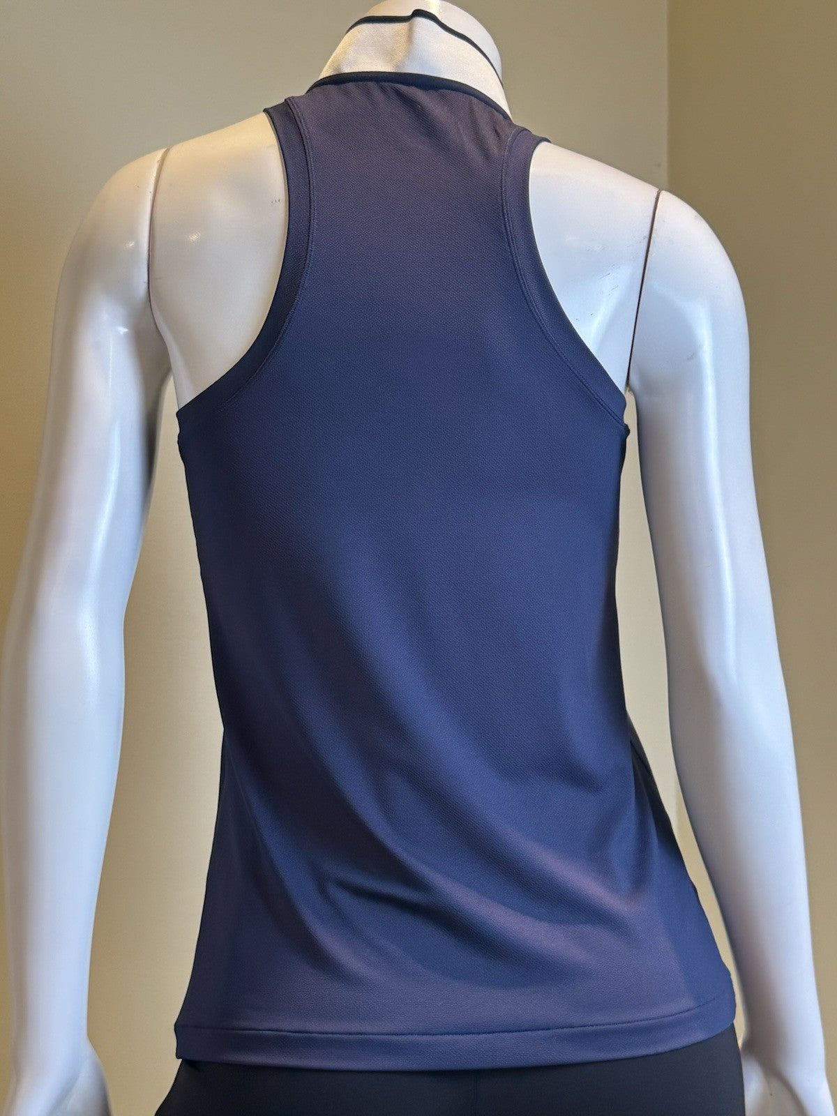 ADMIRALS COVE Women’s Golf shirt Sz S.    (B.167)