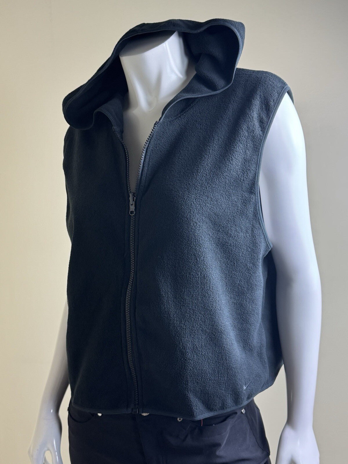 NIKE Women's Golf Hooded Vest Sz S.   (B.128)