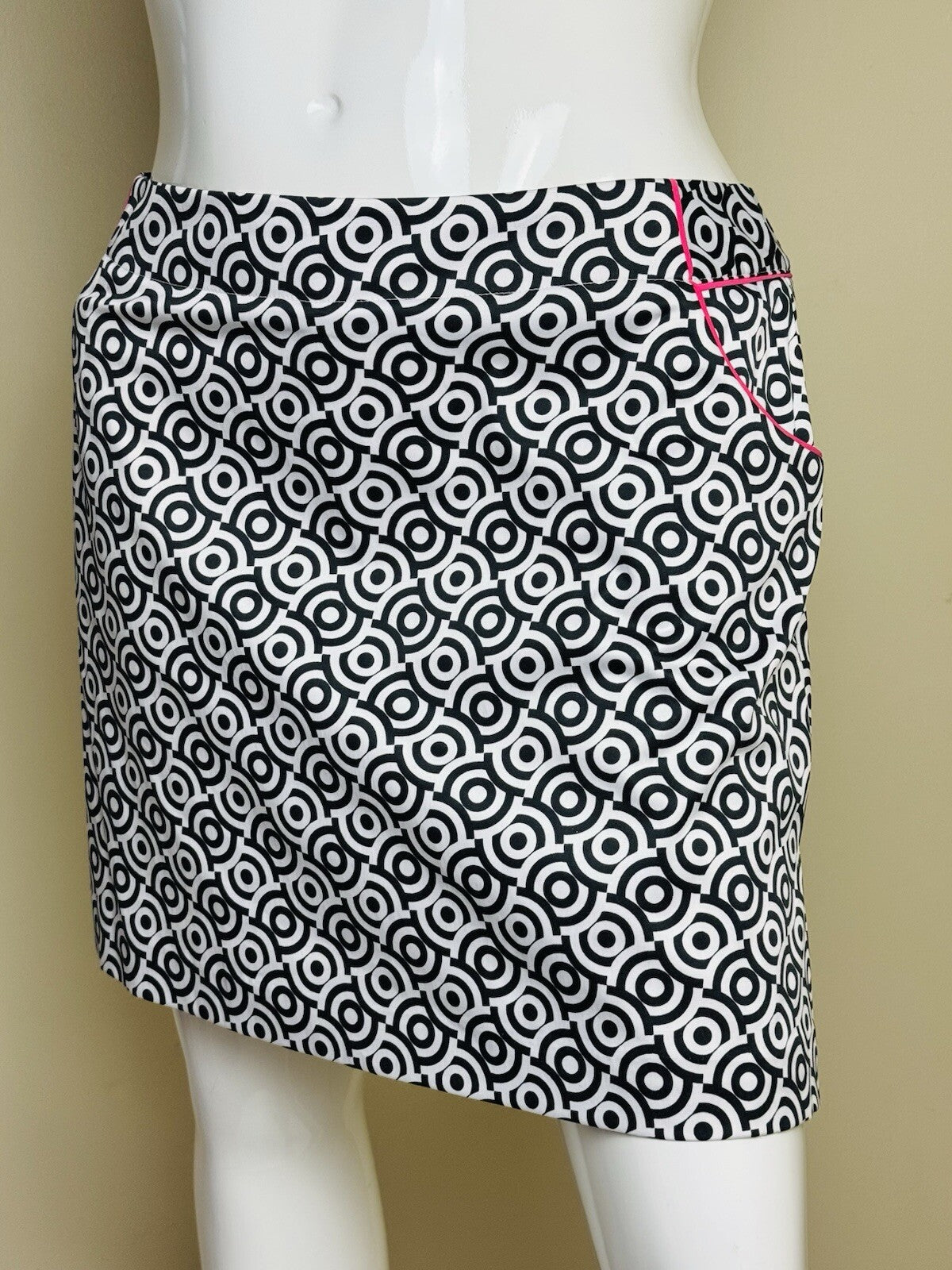 SPORT HALEY Women’s Golf Skort Black and White Sz 16. (B.125)