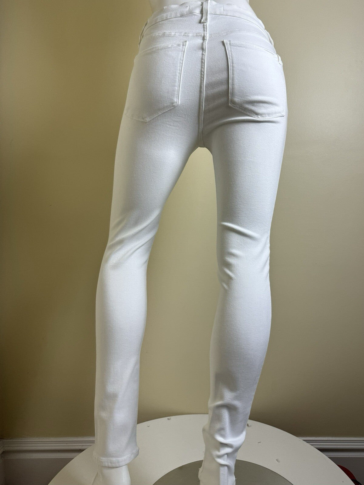 Joe’s Women’s White Ankle Stretch Jeans Sz M. (B.80)