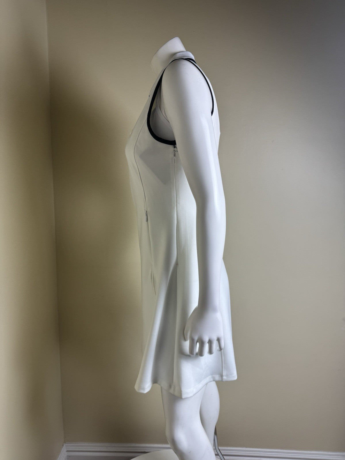 G /Fore Women’s White Sleeveless Dress Sz M.  (B.158)