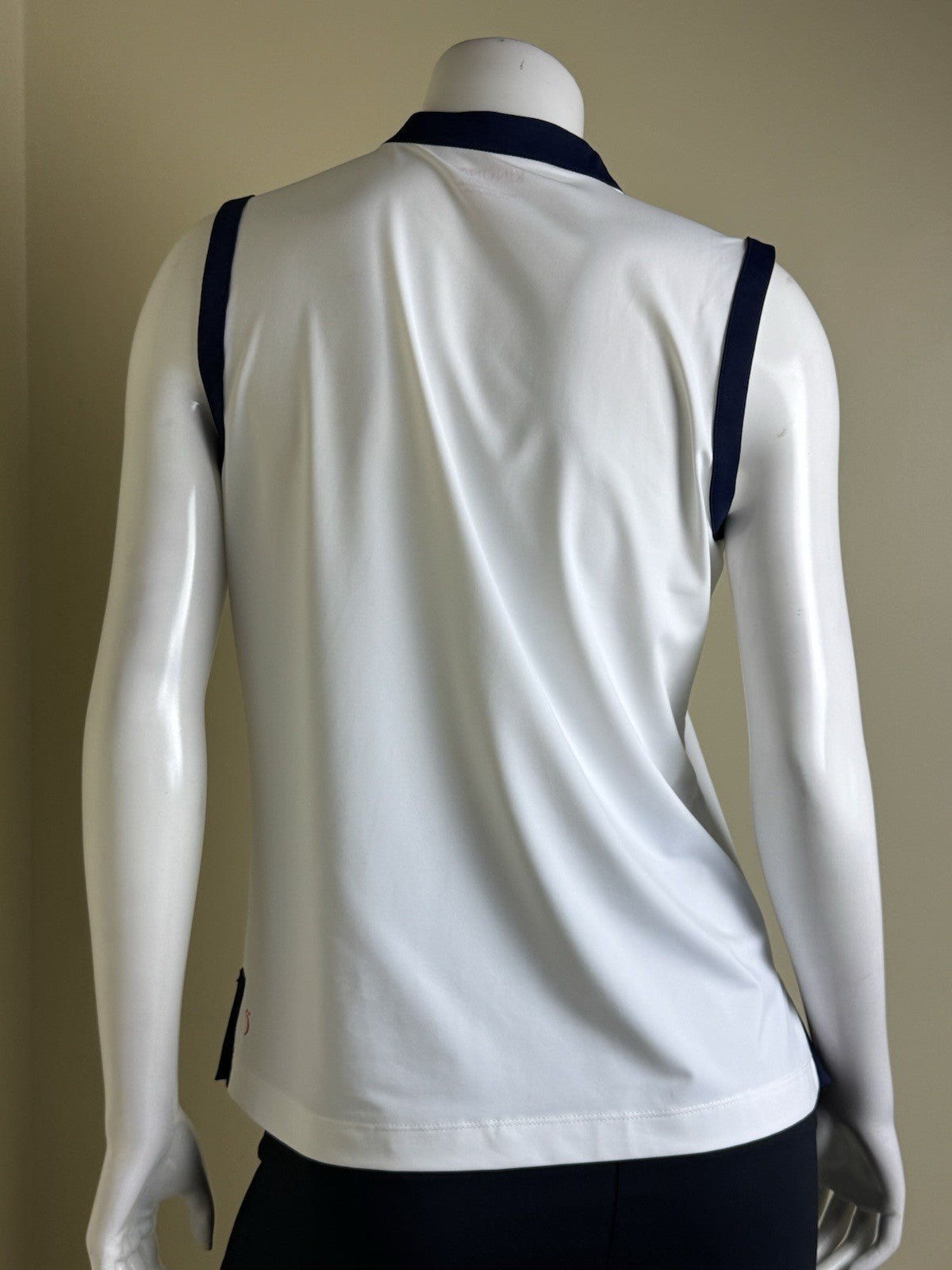 KINONA Women’s Sleeveless Golf Shirt Sz L.   (B.135)
