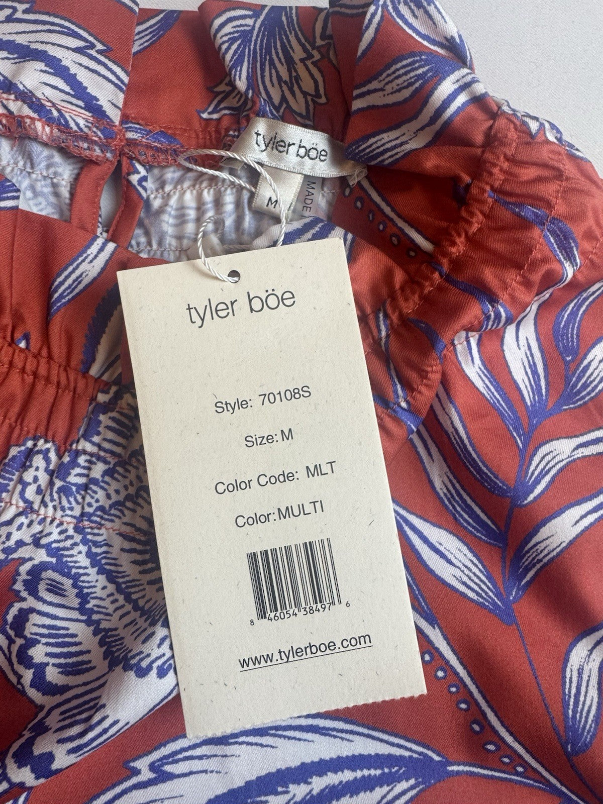 Tyler Boe Women’s Red Floral Dress w/Pockets Size M.     (B.164)