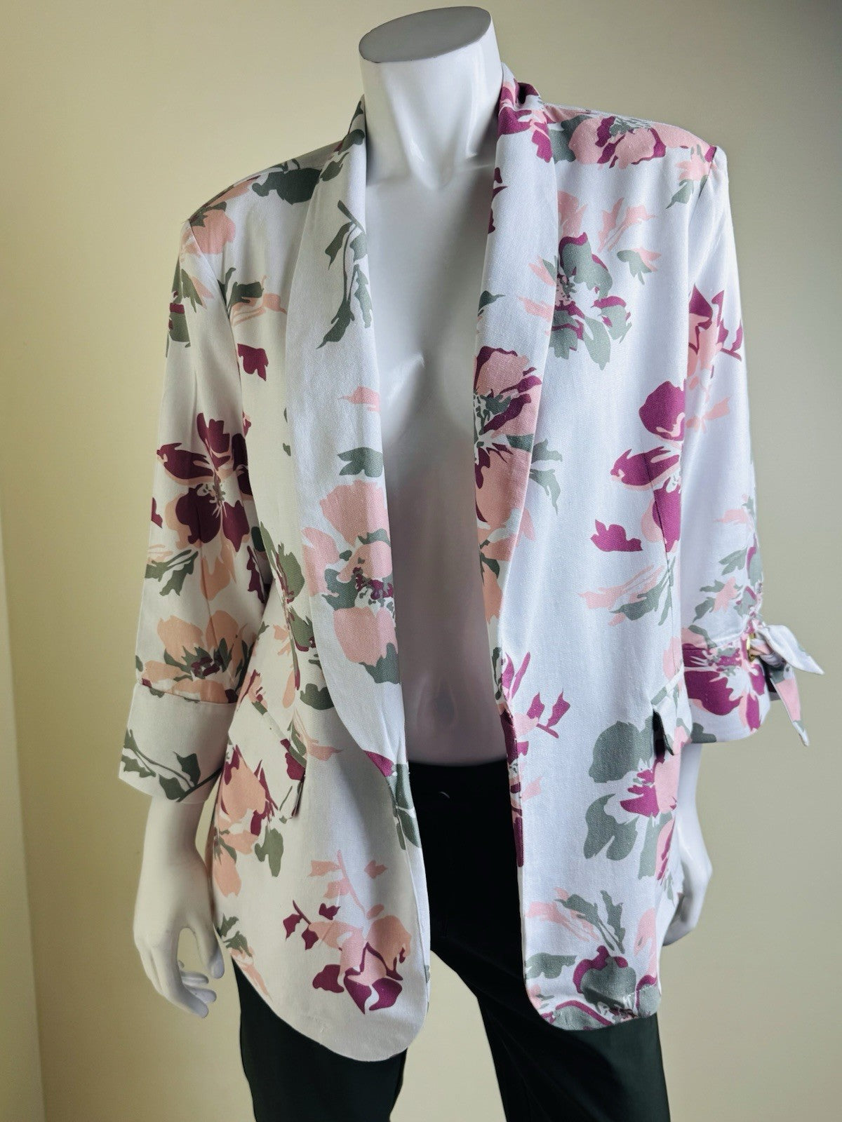 $179 ELLEN TRACY Women’s Floral Blazer Jacket Size L.     (B.154)