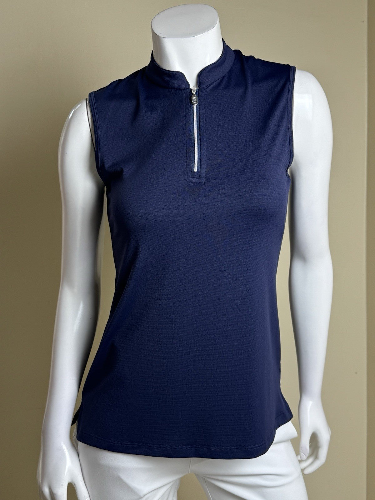 SOFIBELLA Women’s Golf-Tennis Shirt Sz M.  (B.172)