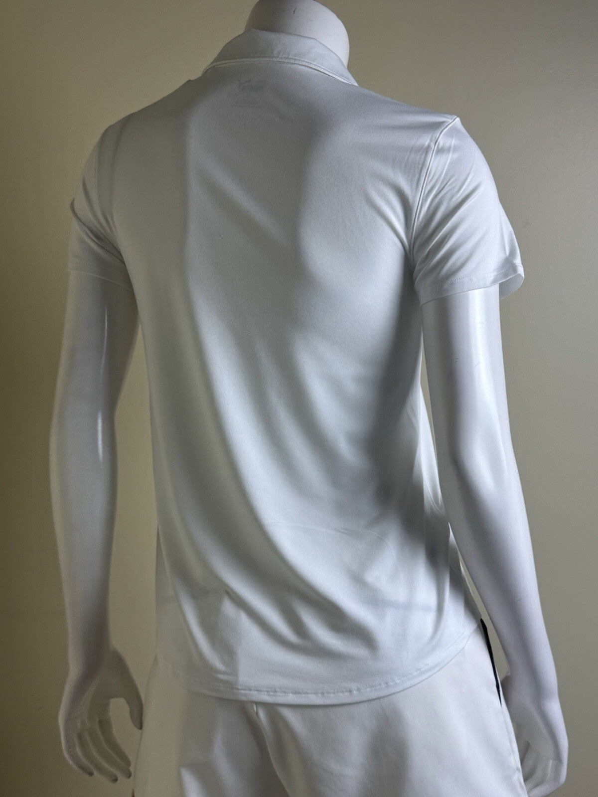 Puma Women’s Golf Shirt Sz S.   (B.132)