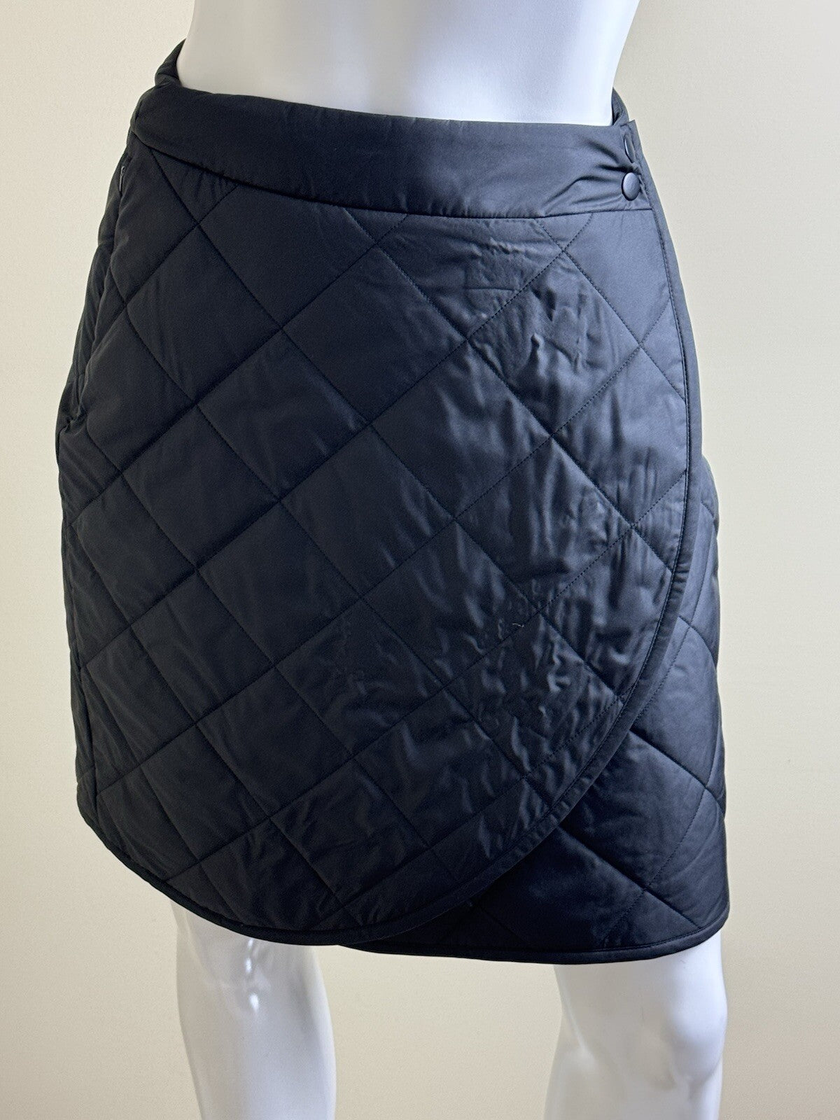 Puma Women’s Quilted Black Skirt Sz S.  (B.52/3)