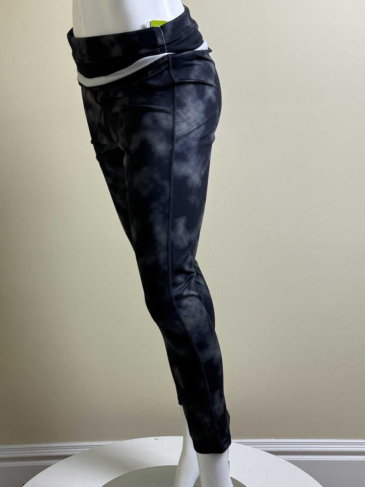 $59 Nautica Competition Women’s Leggings Pants Sz L.    (B.102)