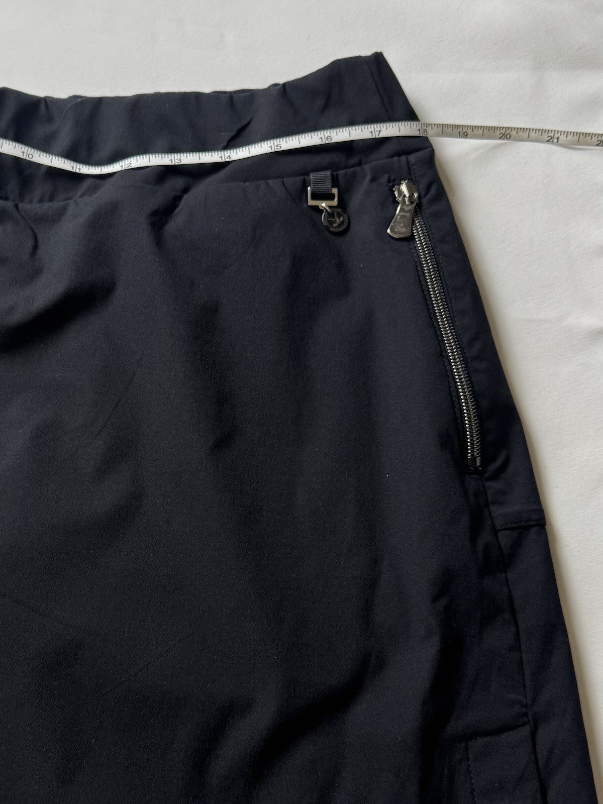 Anatomie Women’s Black Skort Sz L.    (B.160)