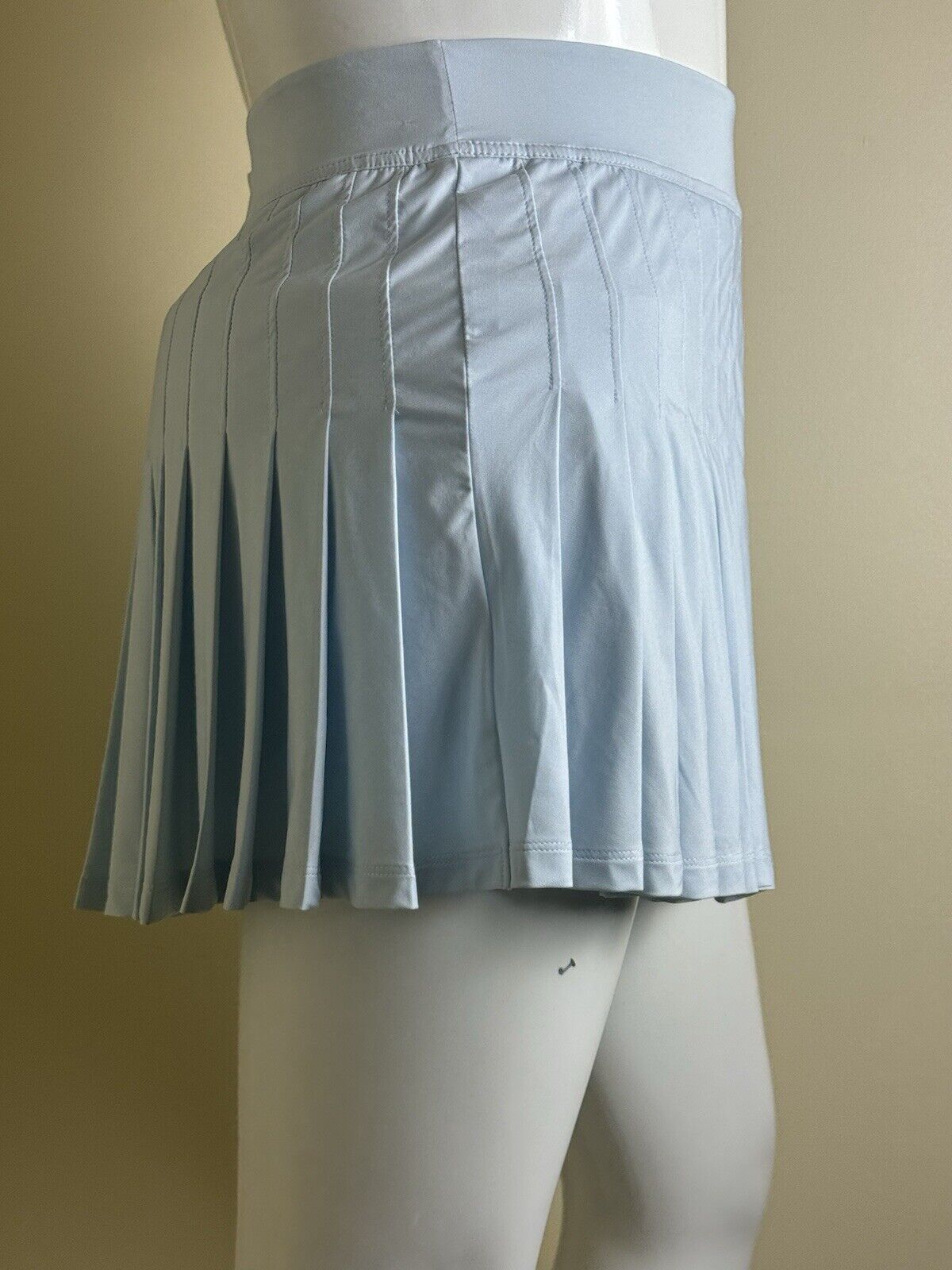 VINEYARD VINES Women’s Light Blue Pleated Skirt Skort Sz L.  (B.81)