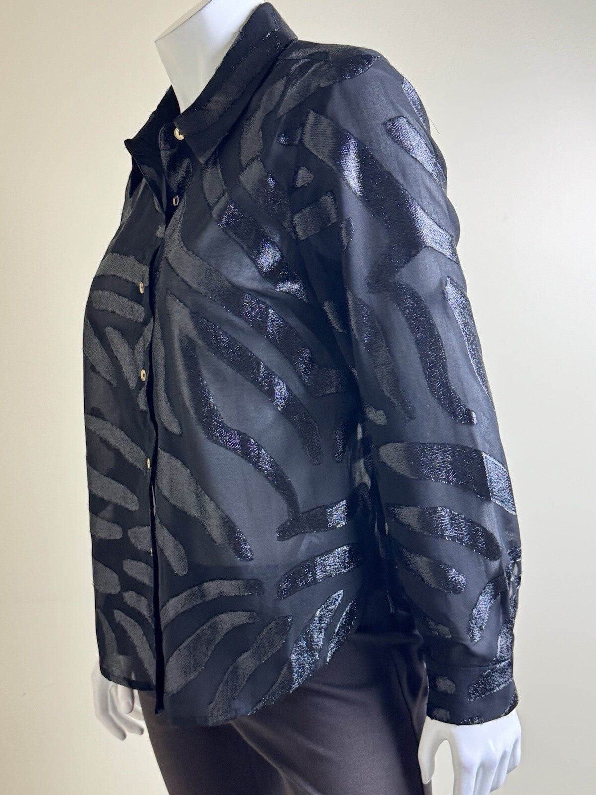 $110 Michael Kors Women’s Long Sleeve Shirt Sz M.  (B.141)