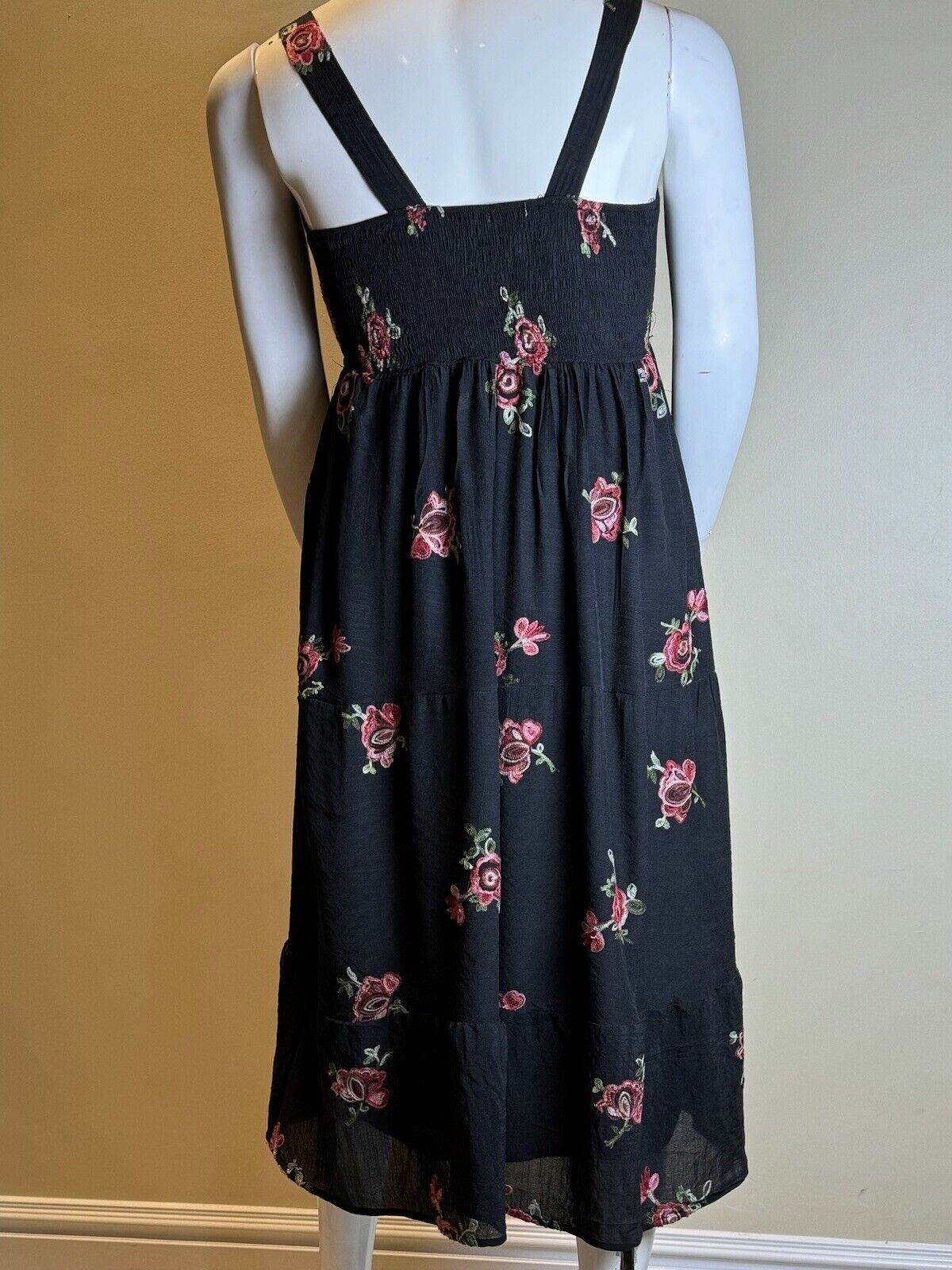 Kindred Women’s Maxi Size XL Black Flora.  (50)