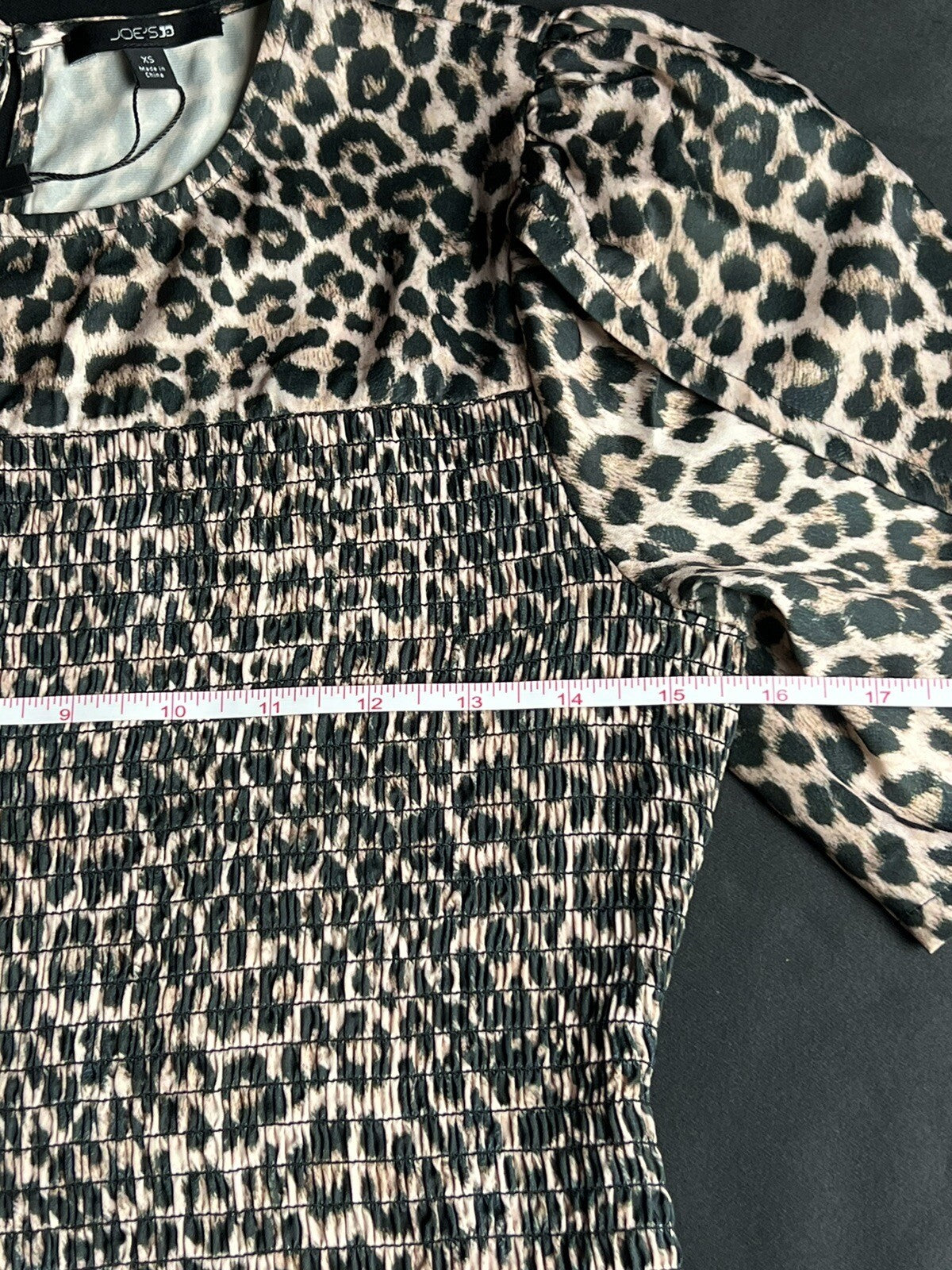 Joe’s Jean Women’s Leopard Blouse Stretchy Top  Size XS.  (51)