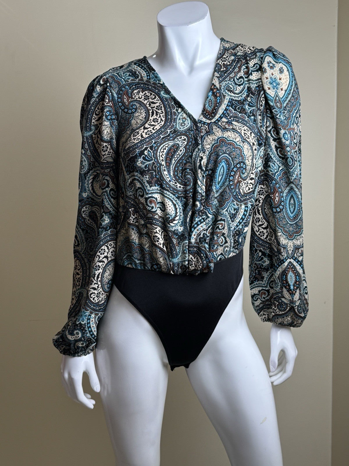 By Design Bodysuit Floral Long Sleeve Size L.      (B.184)