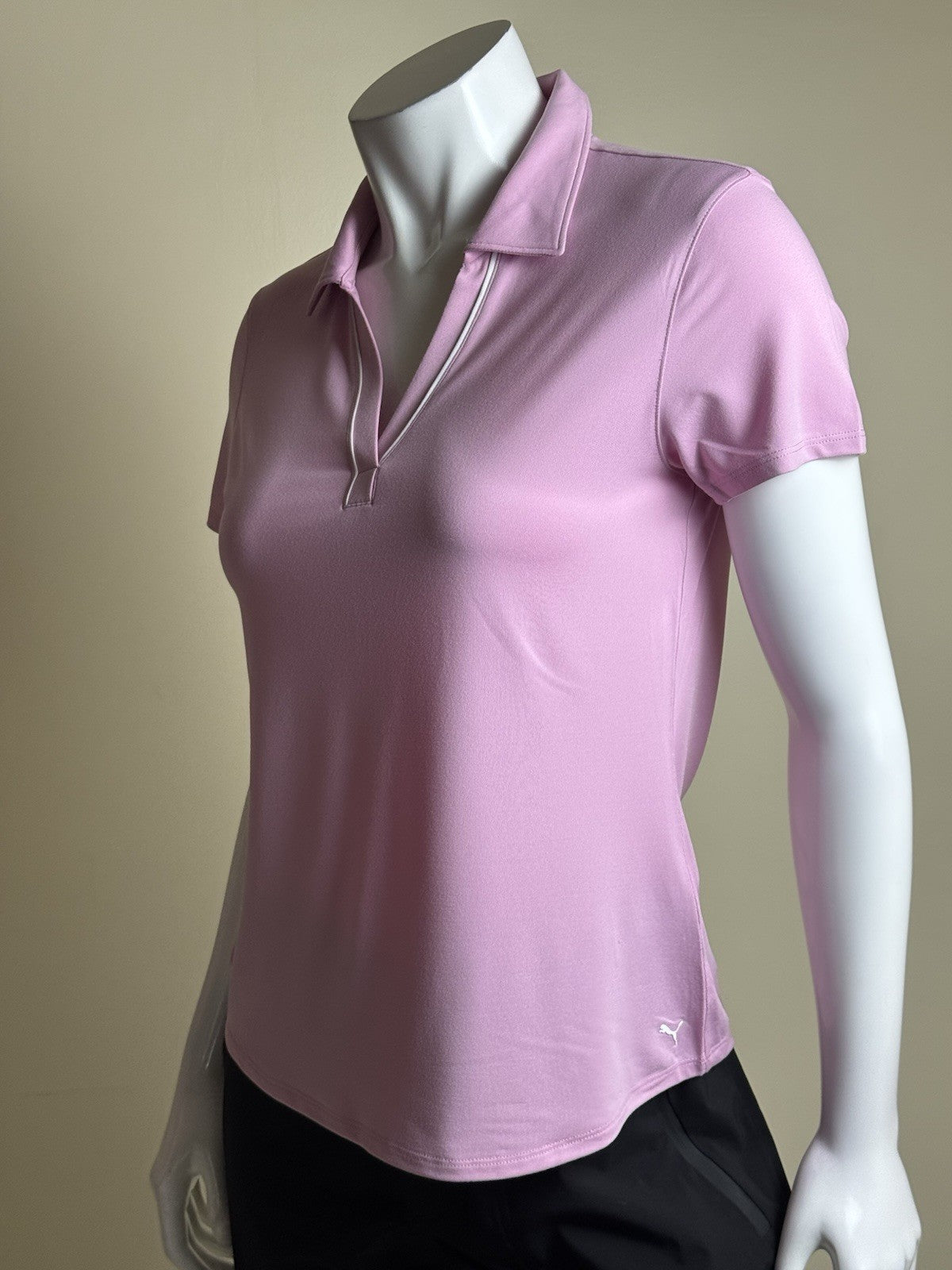 Puma Women’s Golf Shirt Sz S.   (B.184)