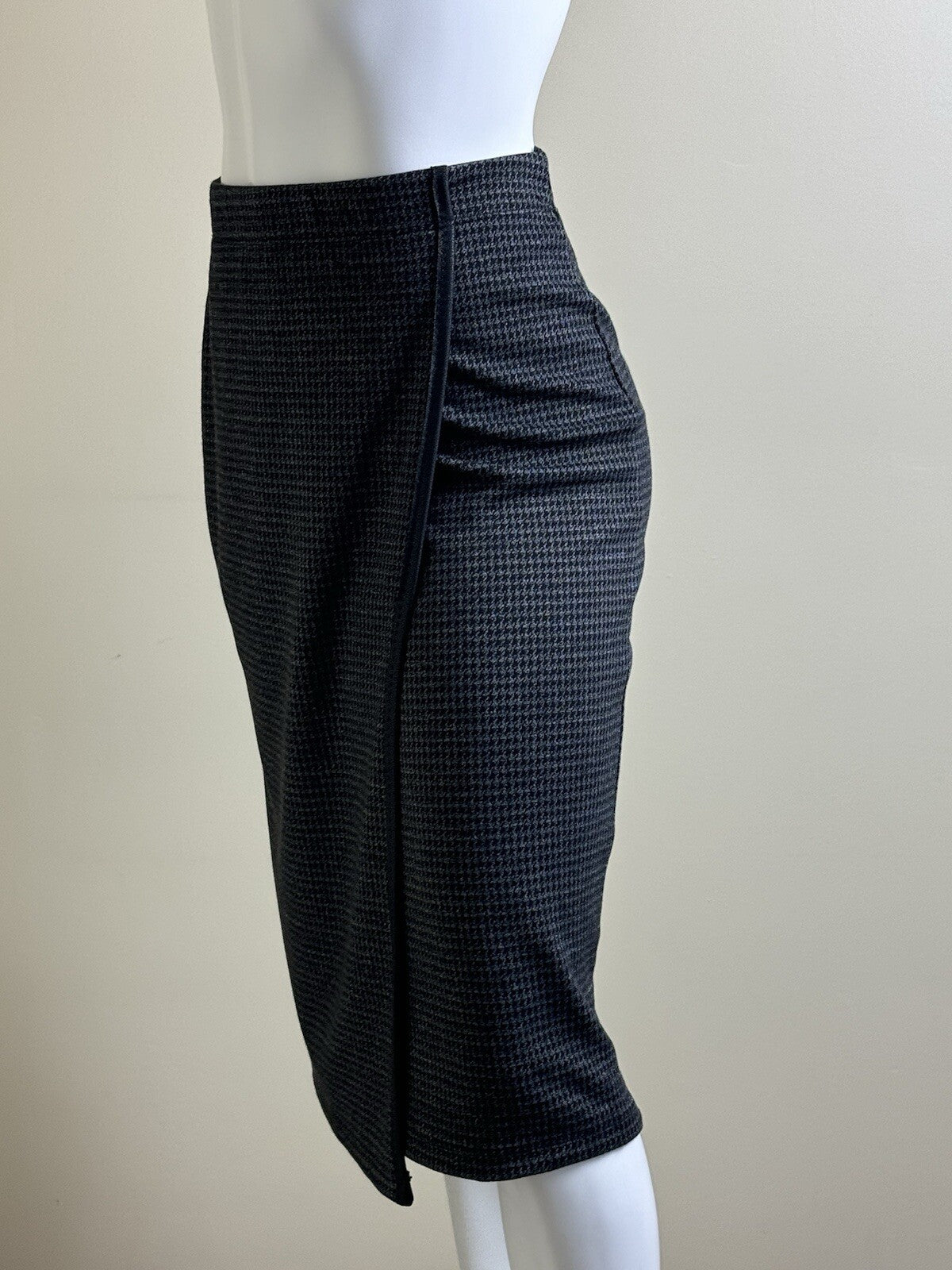 $118 Max Studio Women’s Straight &Pencil Skirt Sz M.      (B.118)