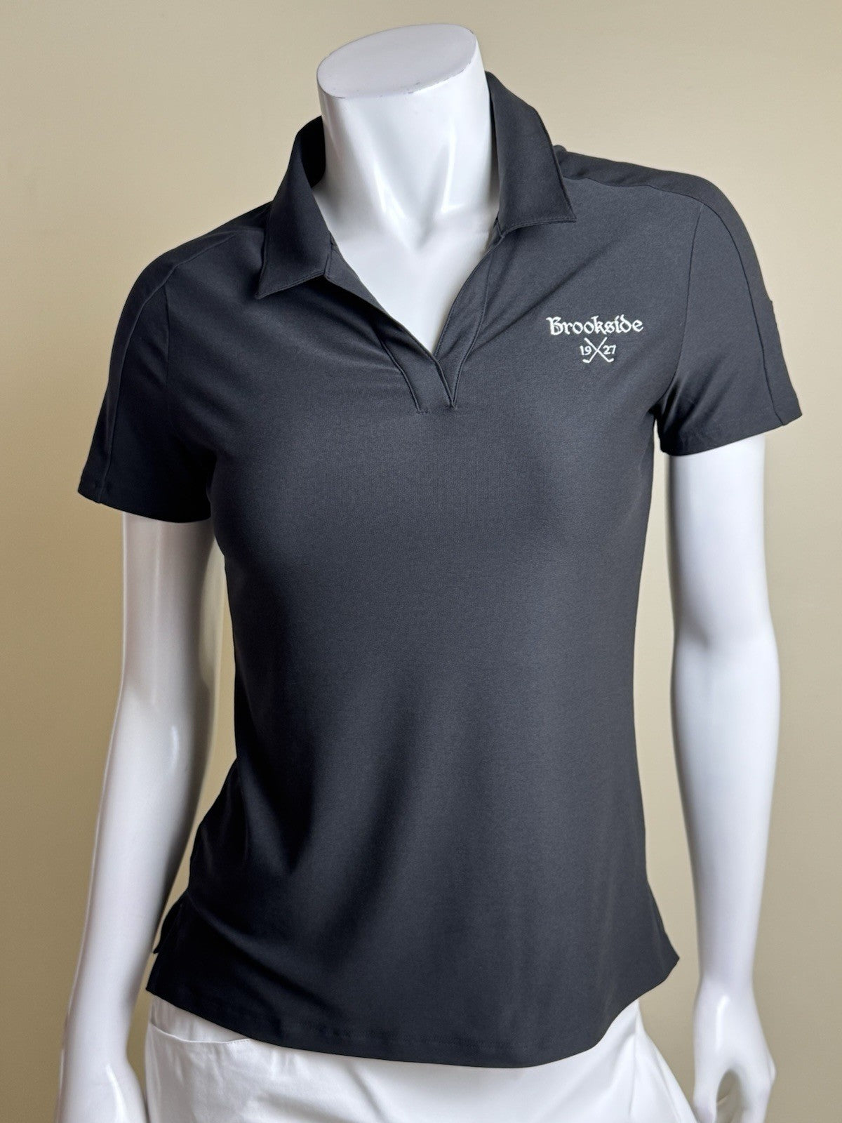 $65 Adidas Women’s Golf Shirt Sz XS    (B.182)