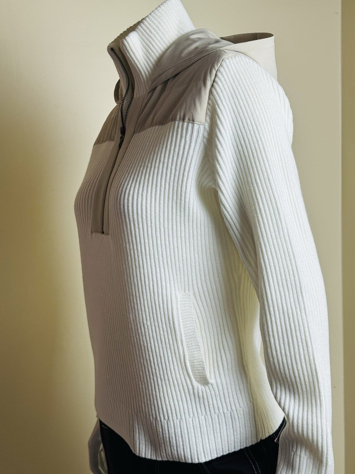 Puma Women's Golf Hooded Sweater Size S.   (B.112)