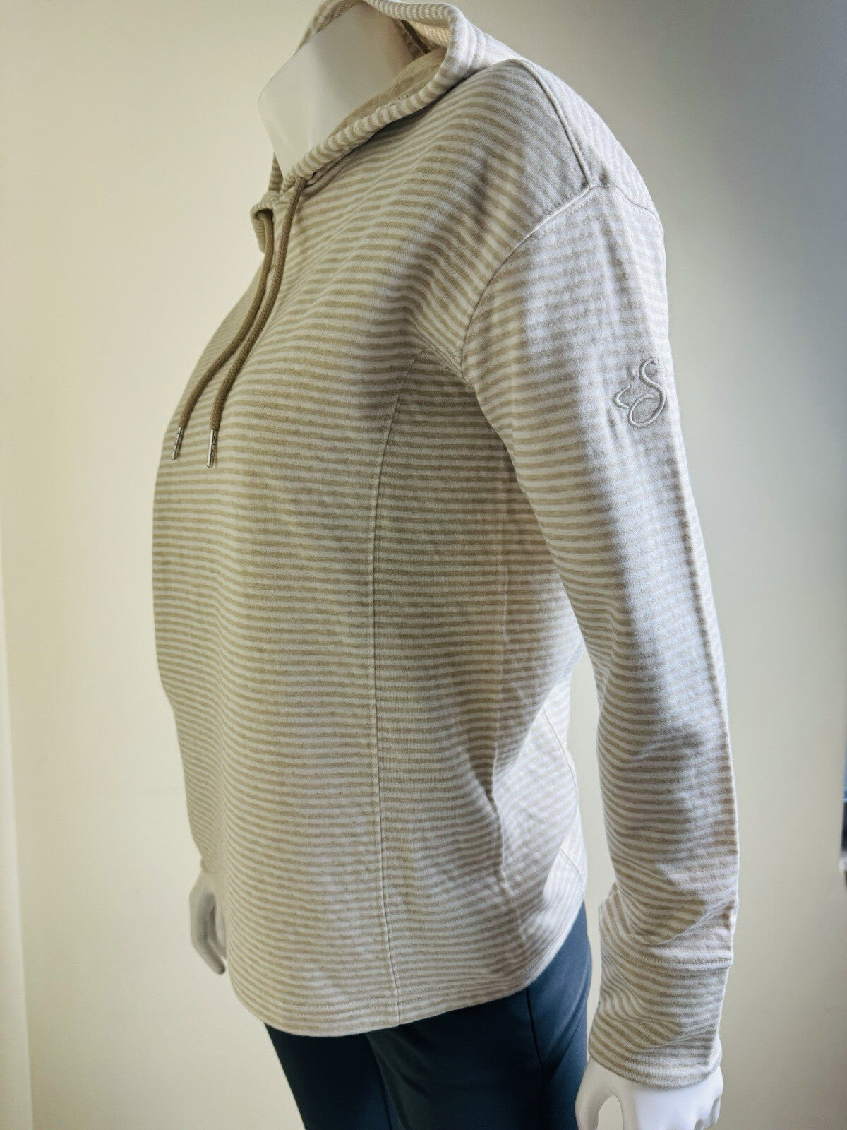 AHEAD Casuals WOMEN'S Hoodie Sweater Sz S .  (B.111)