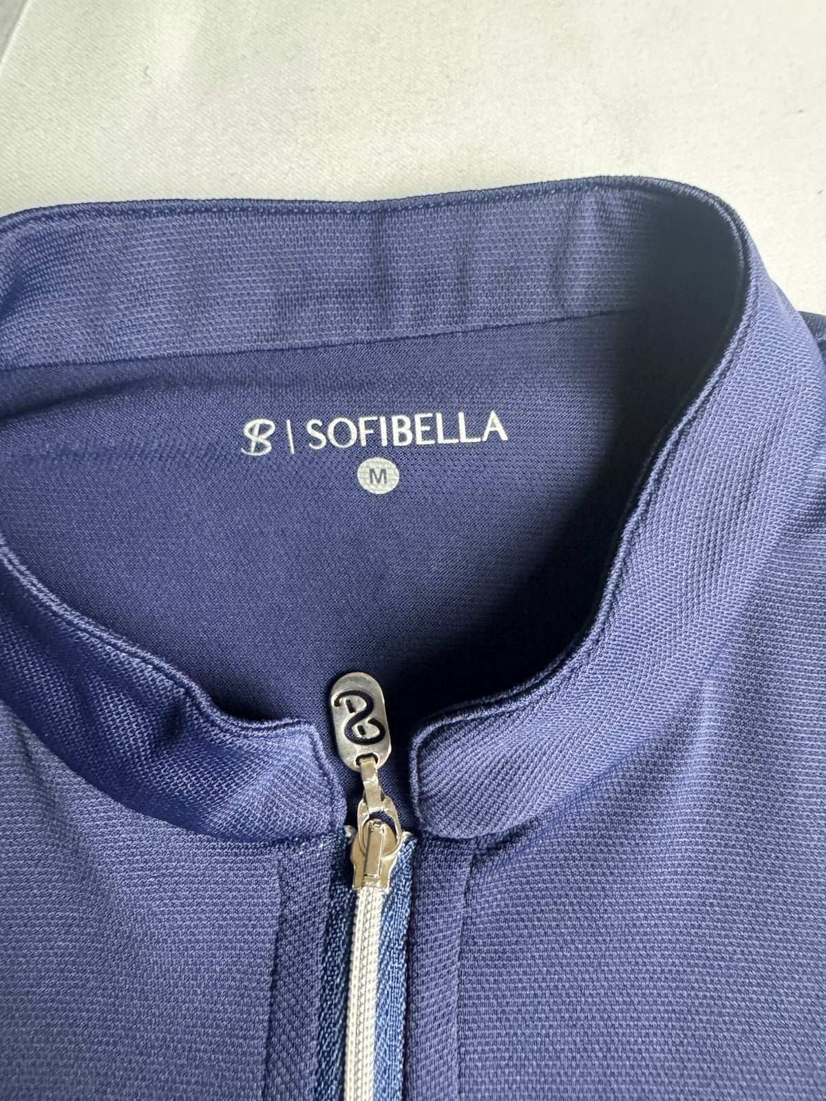 SOFIBELLA Women’s Golf-Tennis Shirt Sz M.  (B.172)