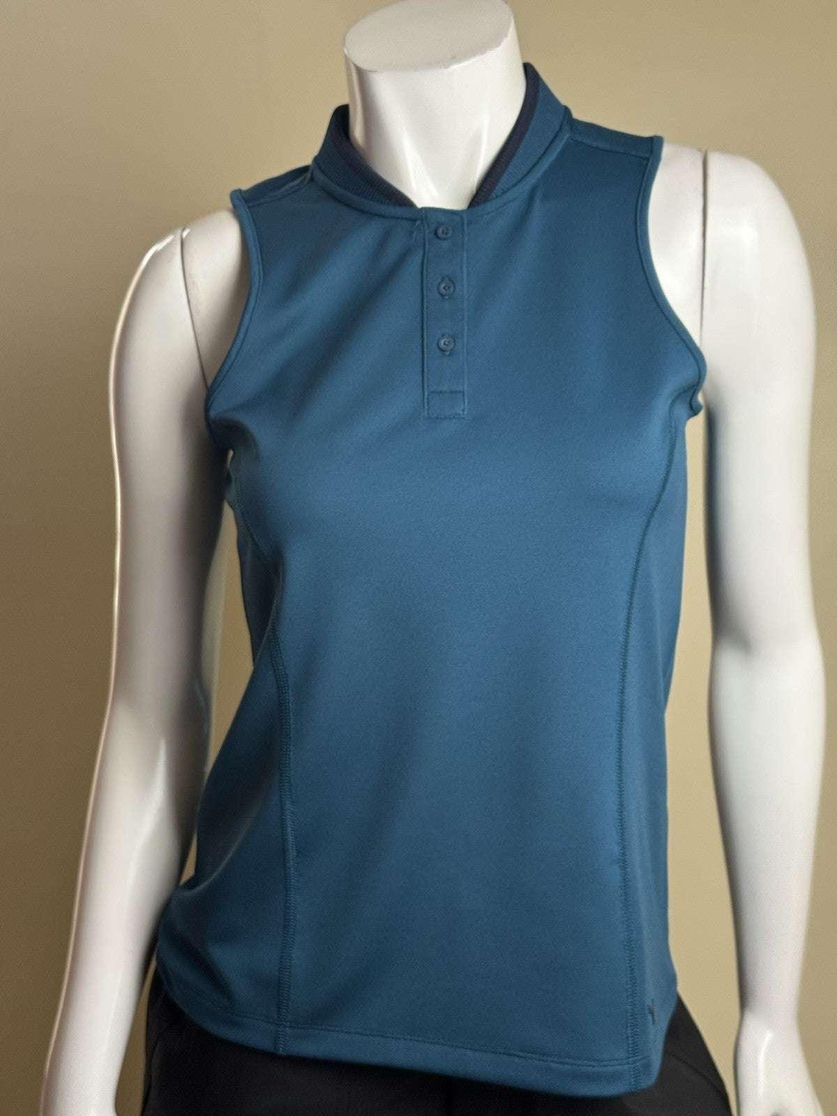 Puma Women’s Golf Shirt Sz S.   (B.184)