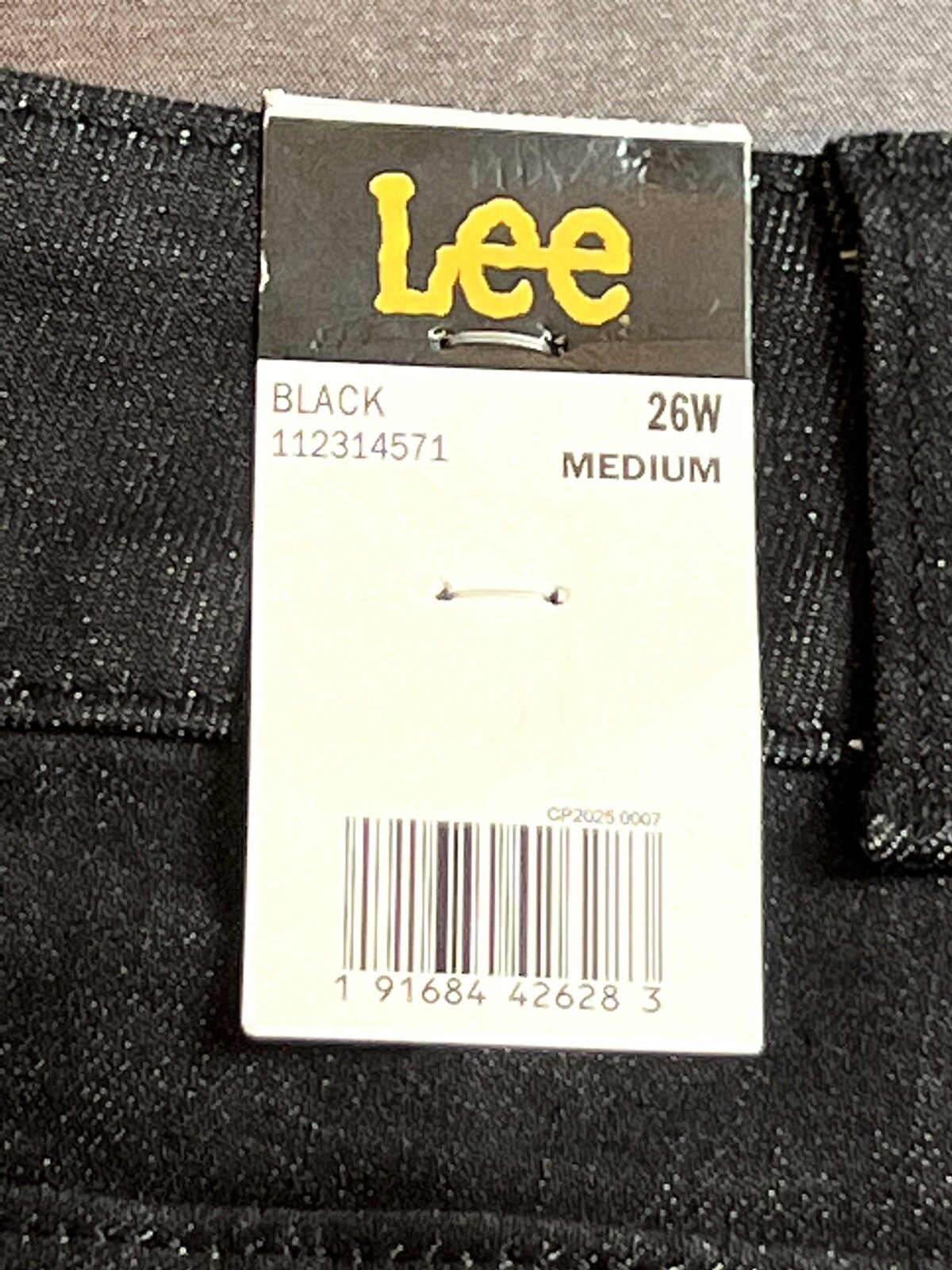 LEE Women’s Size 26 Denim Mid Rise Capri Jeans NWT