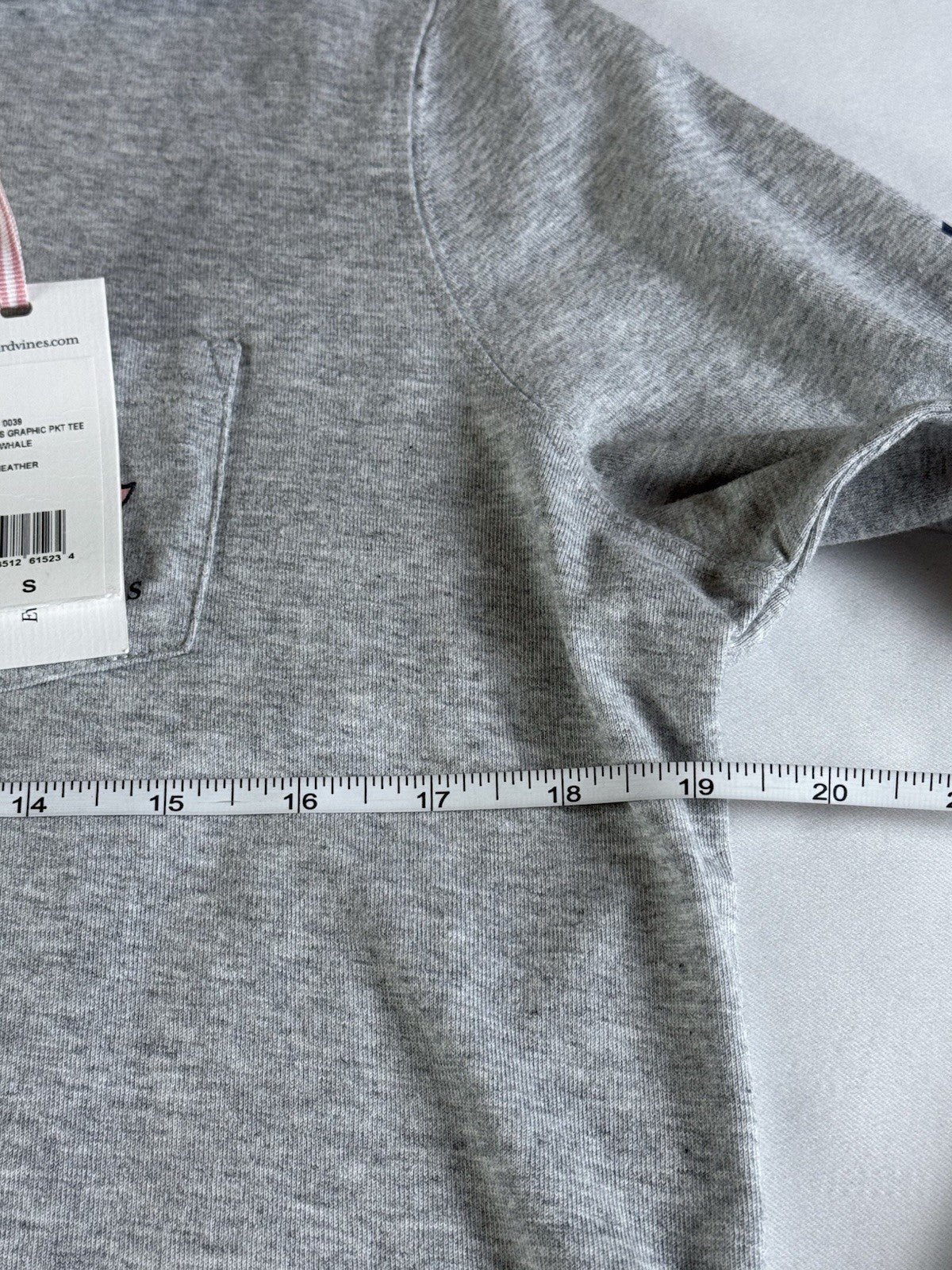 $Vineyard Vines Women’s Santa Whale Sweatshirt Sz S.     (B.194)