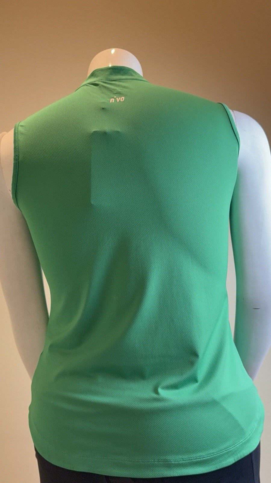 $70 NIVO Women's Golf Shirt Size XL.    (B.166)