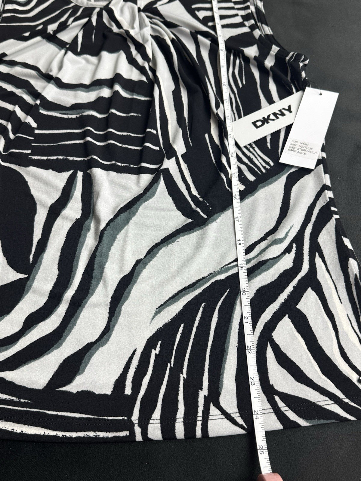 $49 DKNY Women's Black And White Blouse Sz M. (B.175)