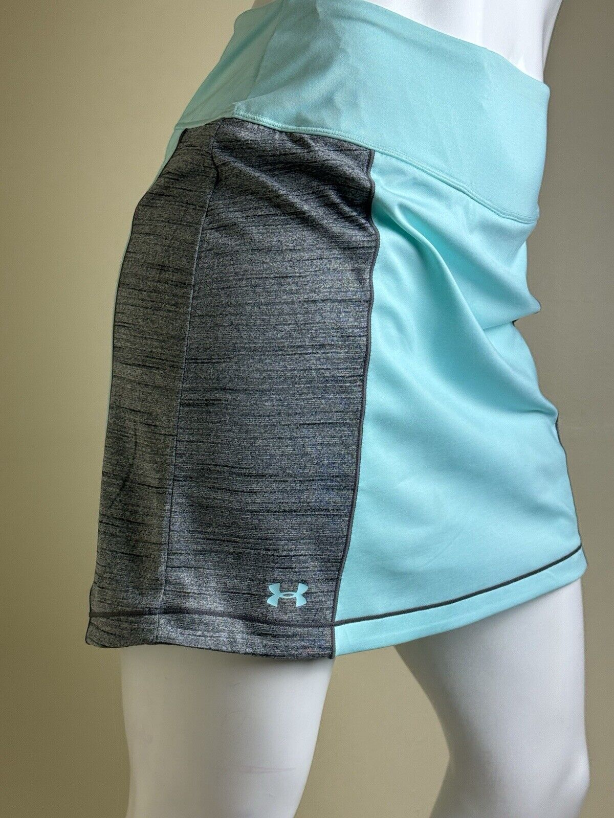 Under Armour Women’s Golf Tennis Skort Skirt Sz S. (B.82)