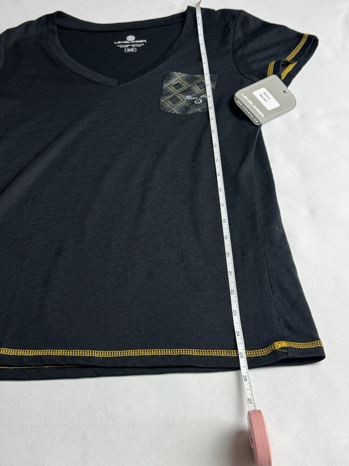 LeverWear Women's T-shirt Sz M   (B.172)