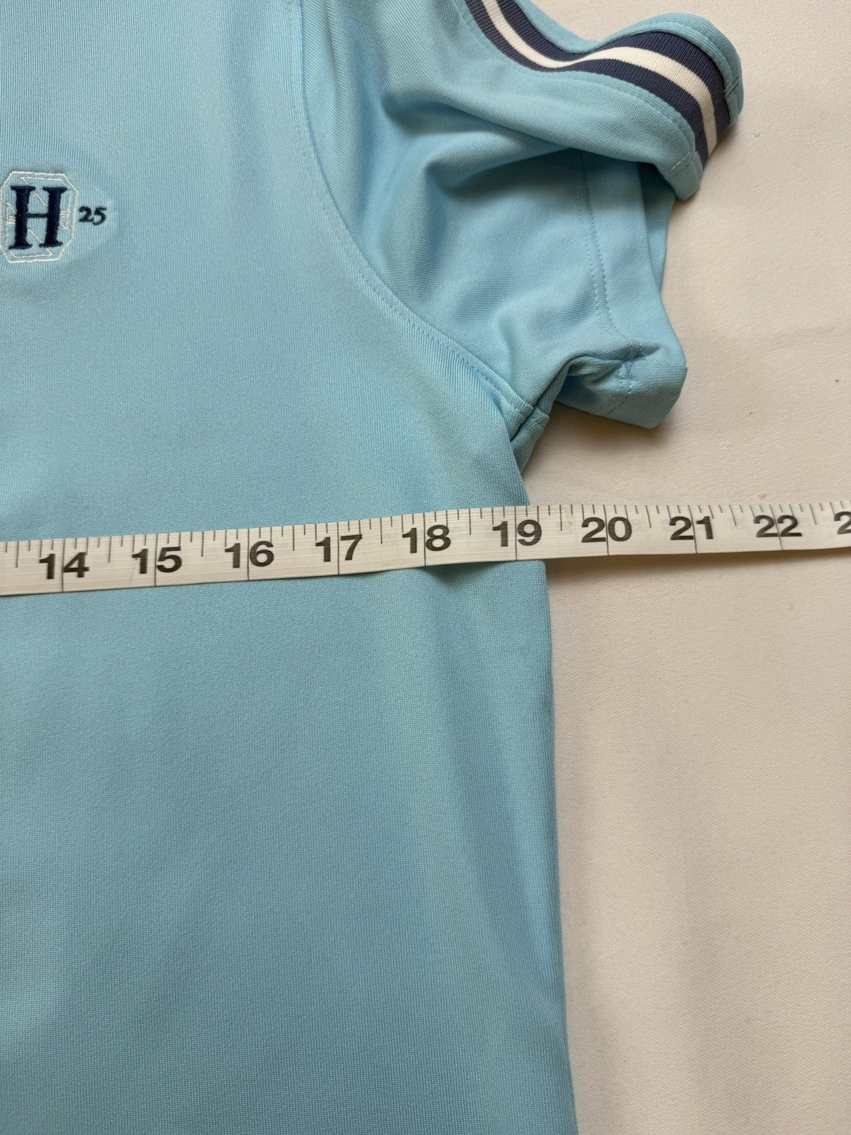 Under Armour Women's Golf Tennis Shirt Sz L.    (B.167)