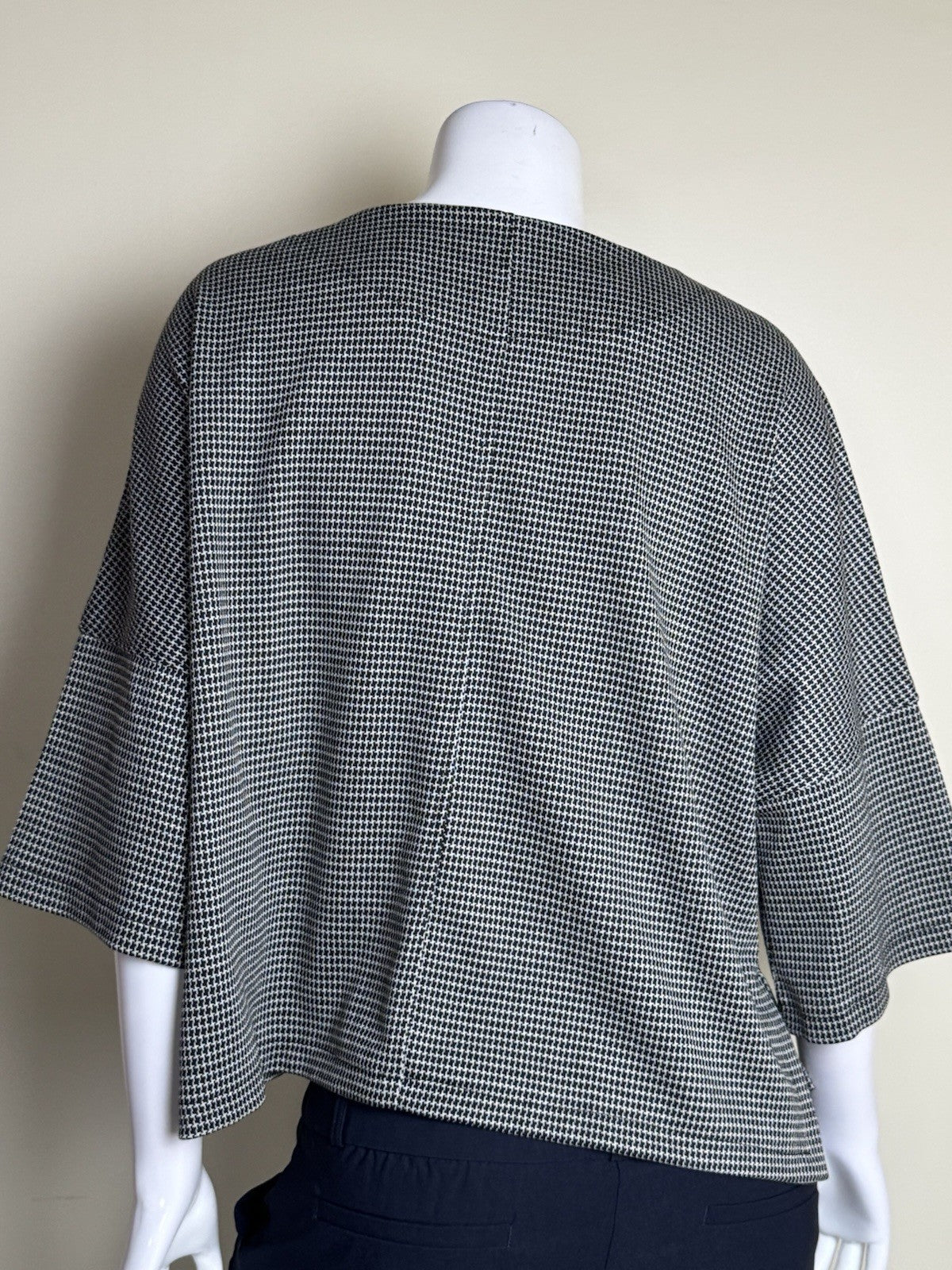 $128 Max Studio London Women’s Knit Herringbone Blouse Size M.      (B.038)