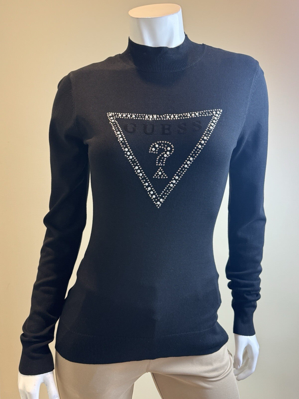 $89 Guess Women’s Rhinestone Logo Sweater Sz M.  (B.115)