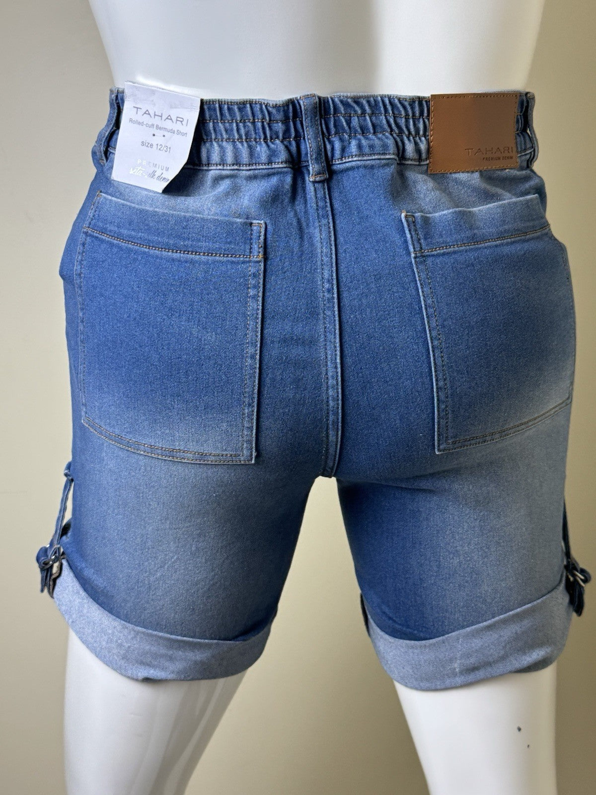 $78 Tahari Woman’s Comfort Luxe Denim Mid-Rise Bermuda Short  Sz 12  (B.155)