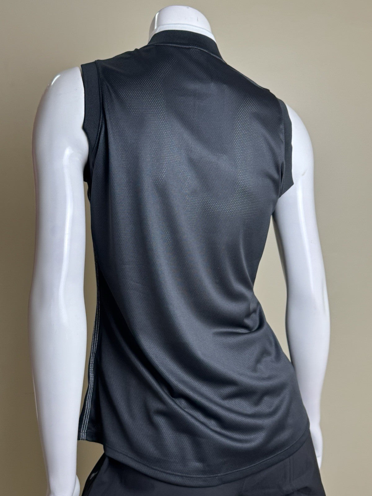 $65 Adidas Women’s Golf Shirt Sz M    (B.184)