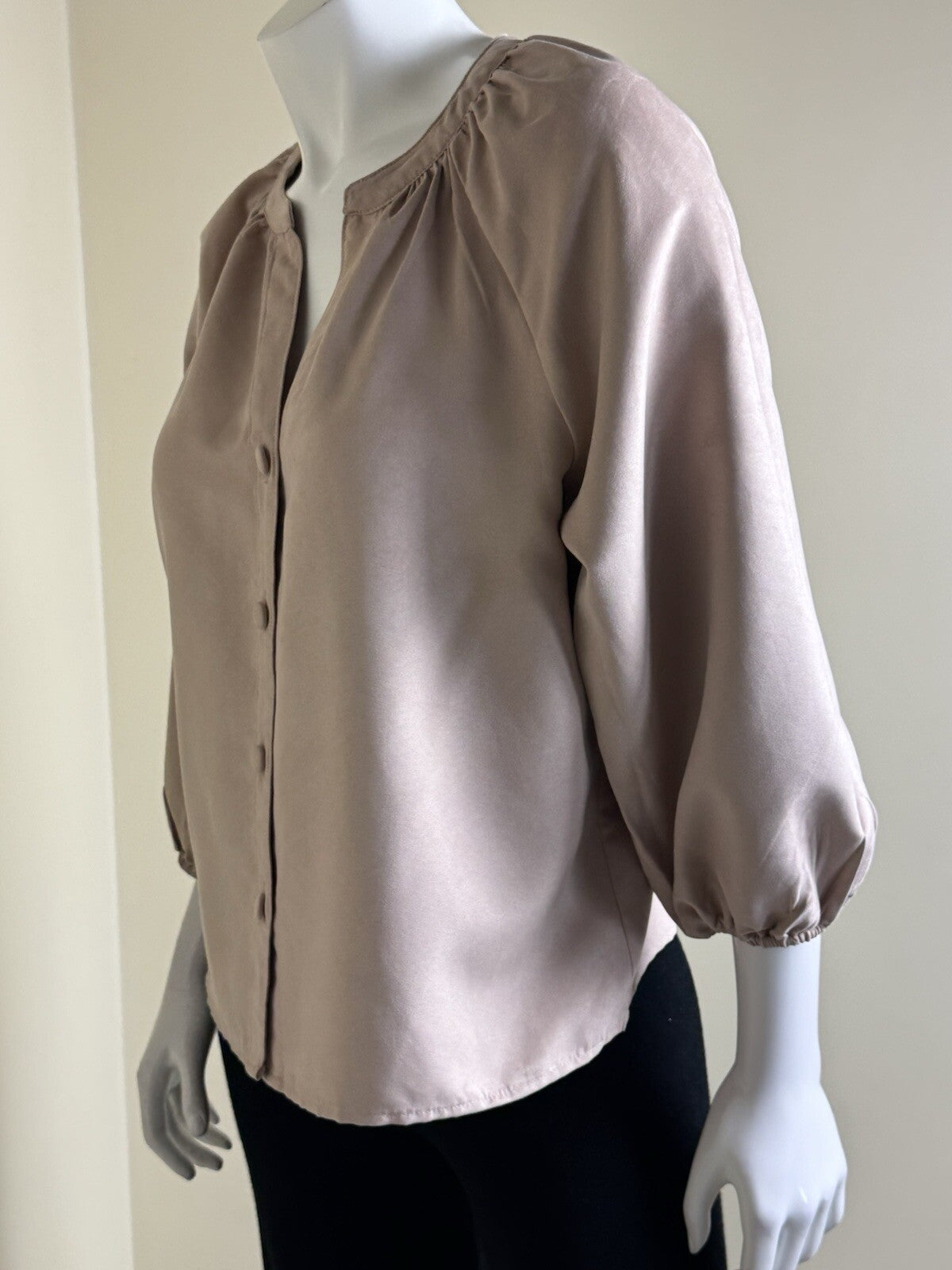 Marc New York Women’s Blouse Sz M.   (B.130)