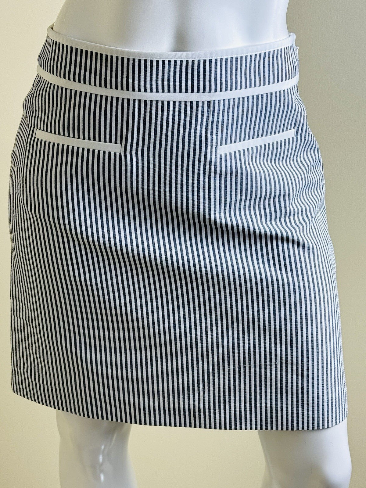 TALBOTS Women’s Gray White Skirt Sz 2  (B.87)