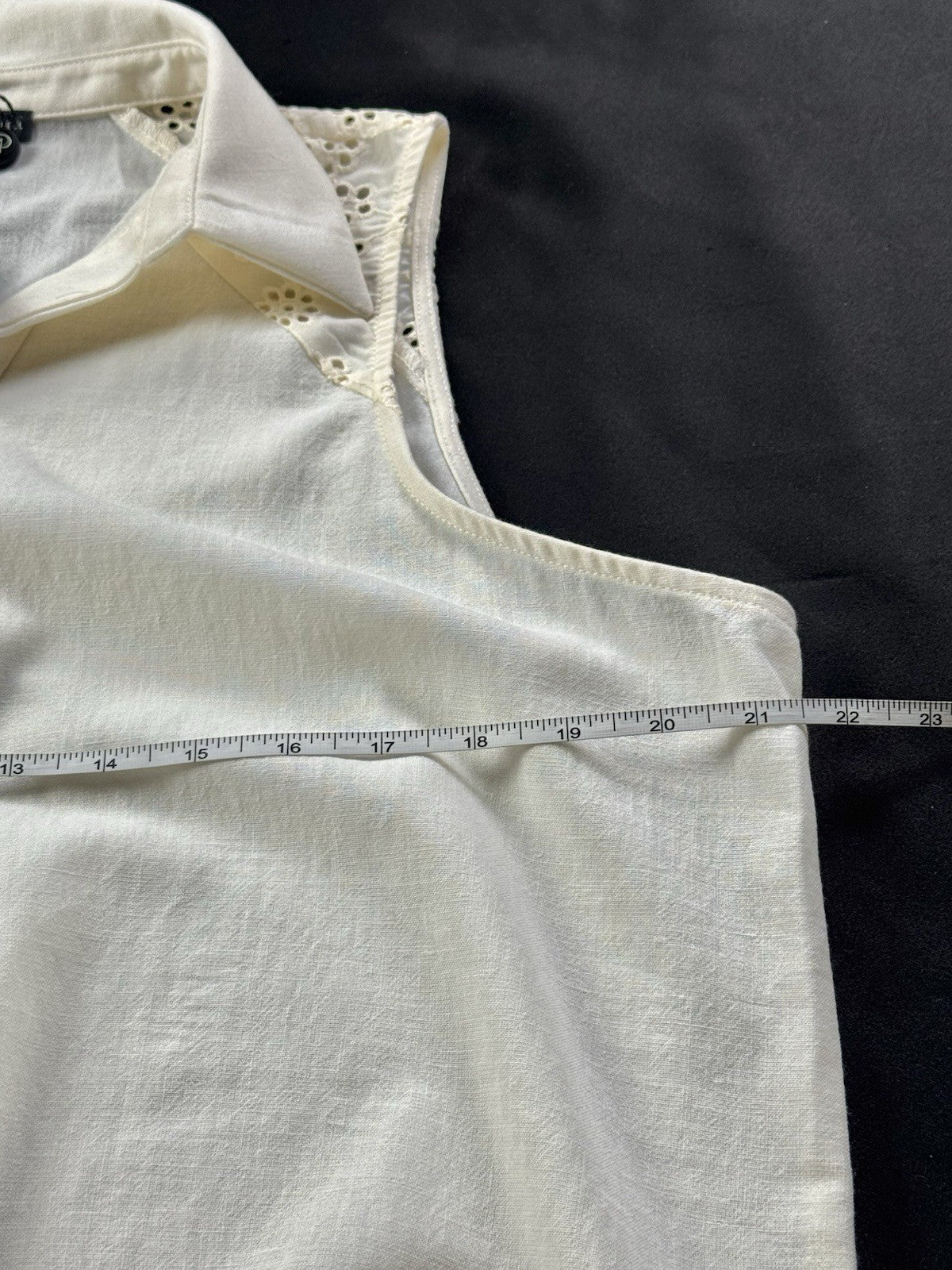 $89 Adrianna Papell Ivory Blouse Sz L.       (B.181)