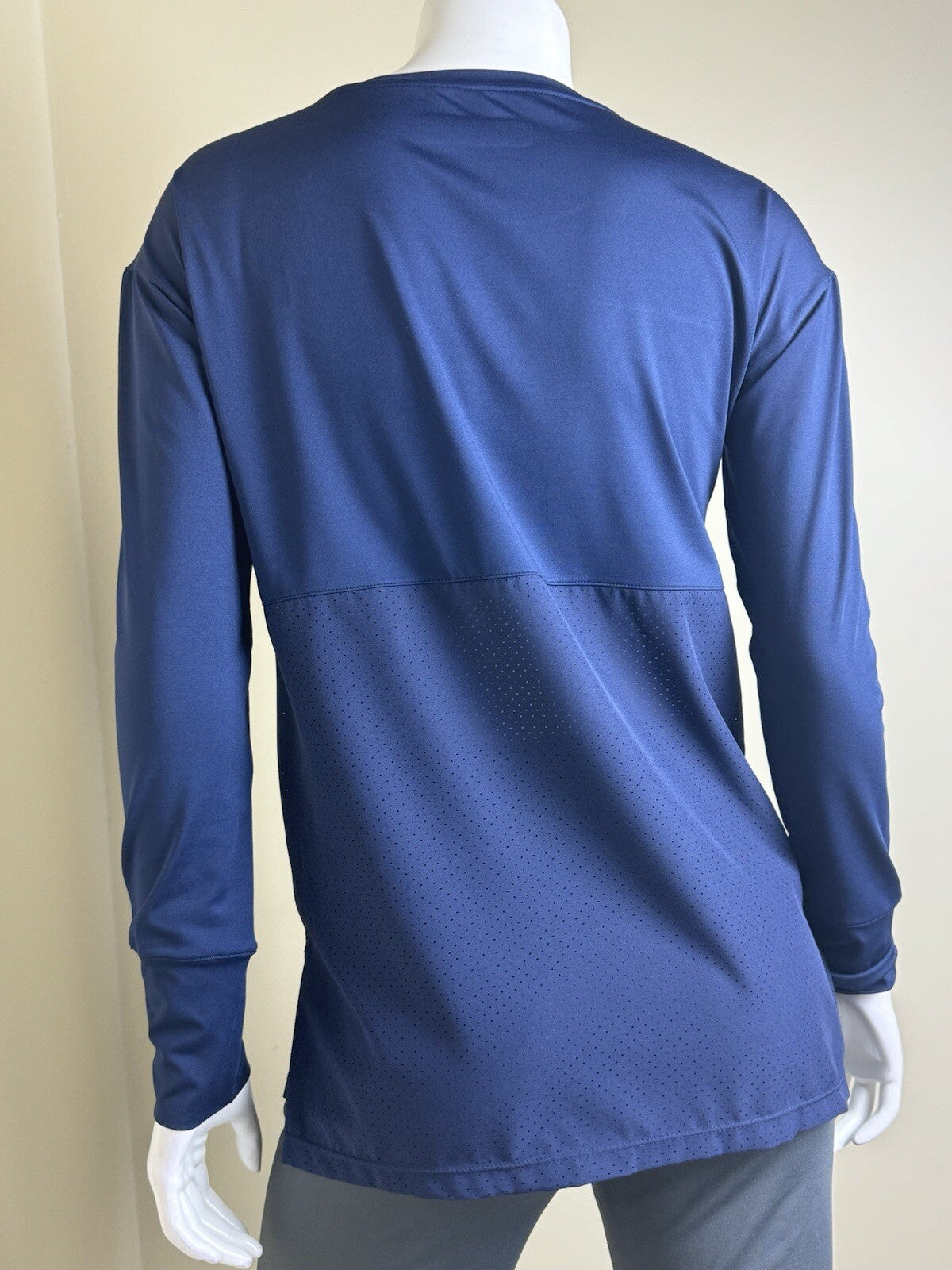 LeverWear Women's Golf Long Sleeve Shirt Sz M   (B.111)