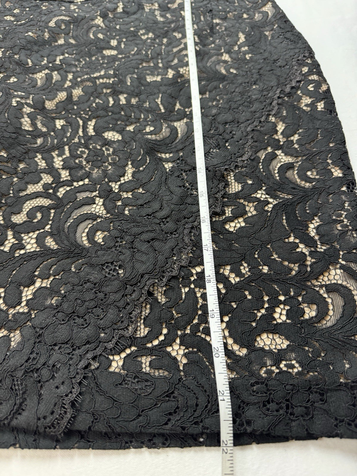 $345 Marchesa Voyage Women’s Black Nude Laced Skirt Sz 8.  (B.156)